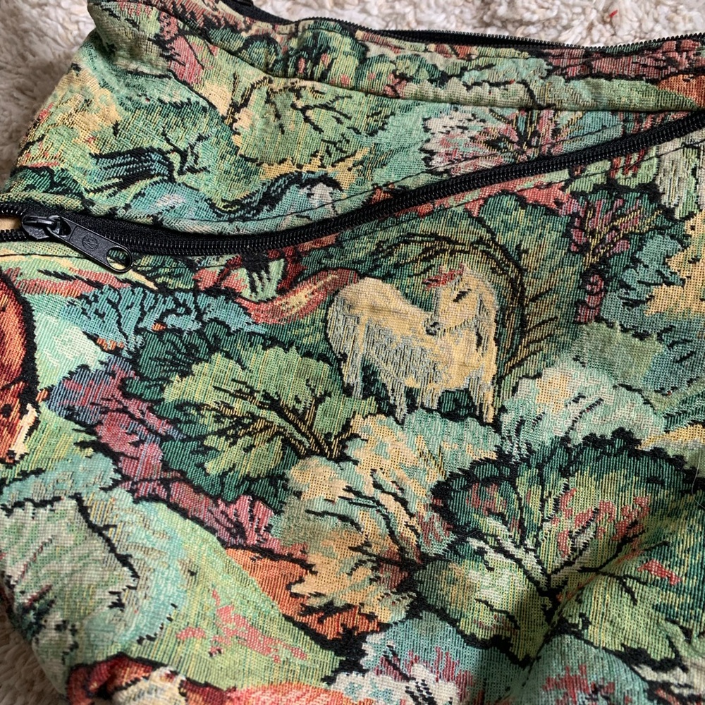 Beautiful Vintage Tapestry Horse Print Crossbody Bag - Picture 4 of 5
